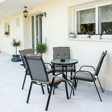 Apartment Verica In Duce - 20 Meters From The Beach Dugi Rat Exterior photo
