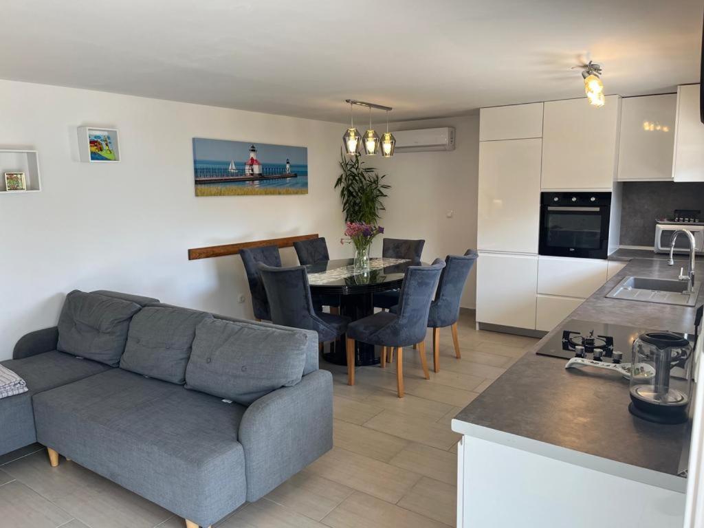 Apartment Verica In Duce - 20 Meters From The Beach Dugi Rat Exterior photo